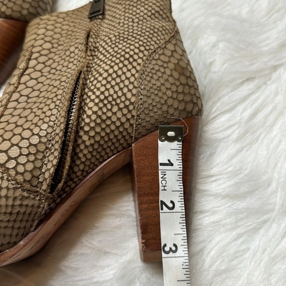 Joie Grey Snakeskin Heeled Ankle Boot size EUR size 39 US size 9 - Picture 9 of 9